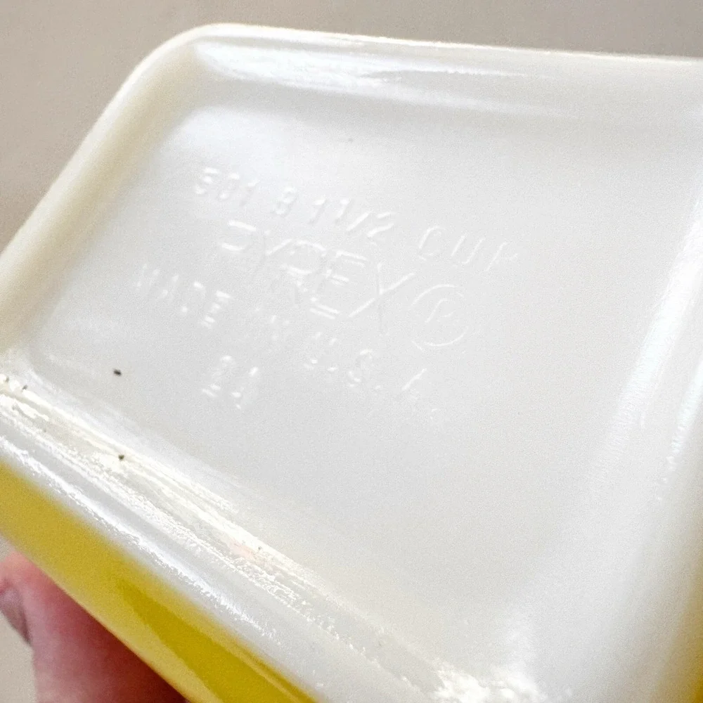 PYREX Bright Yellow 501 B 1 1/2 Cup Refrigerator Dish with Glass Lid Vintage